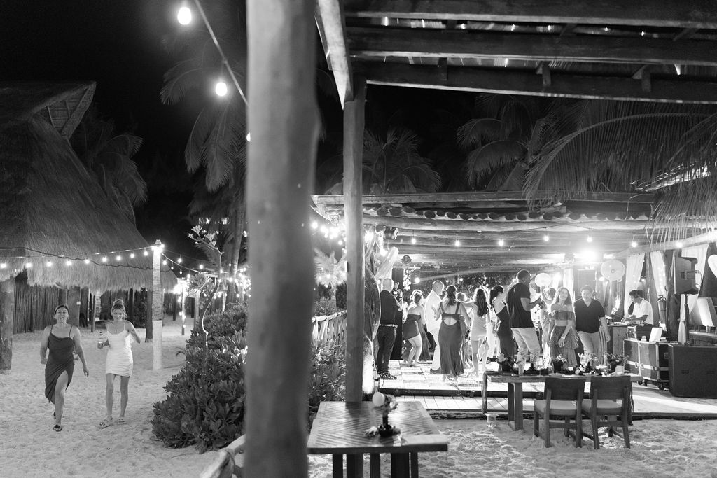 Mi Playa Favorita, Reception, Dance Party